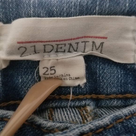 21 Denim Forever 21 Distressed Jean Shorts - Picture 4 of 7